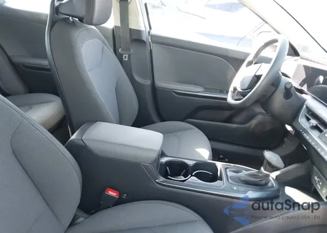 2025 Kia K4 Lxs z USA, uszkodzony, nr VIN 3KPFT4DE9SE032762